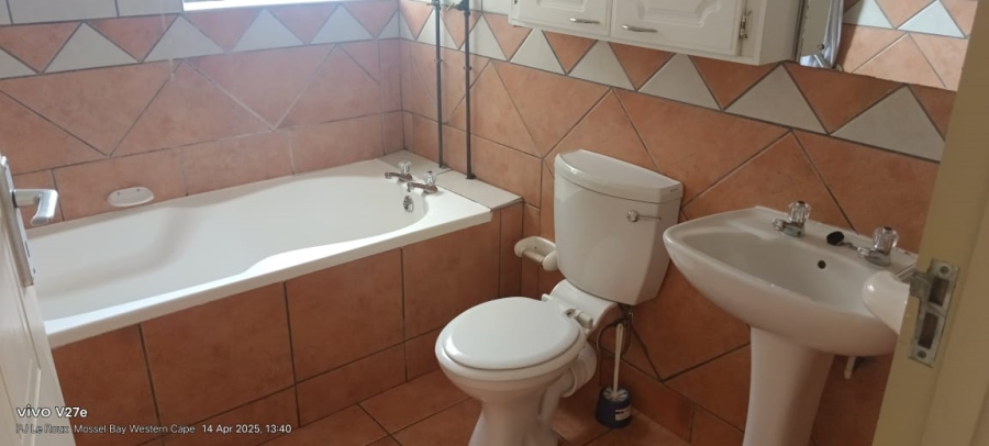 To Let 2 Bedroom Property for Rent in Hartenbos Central Western Cape